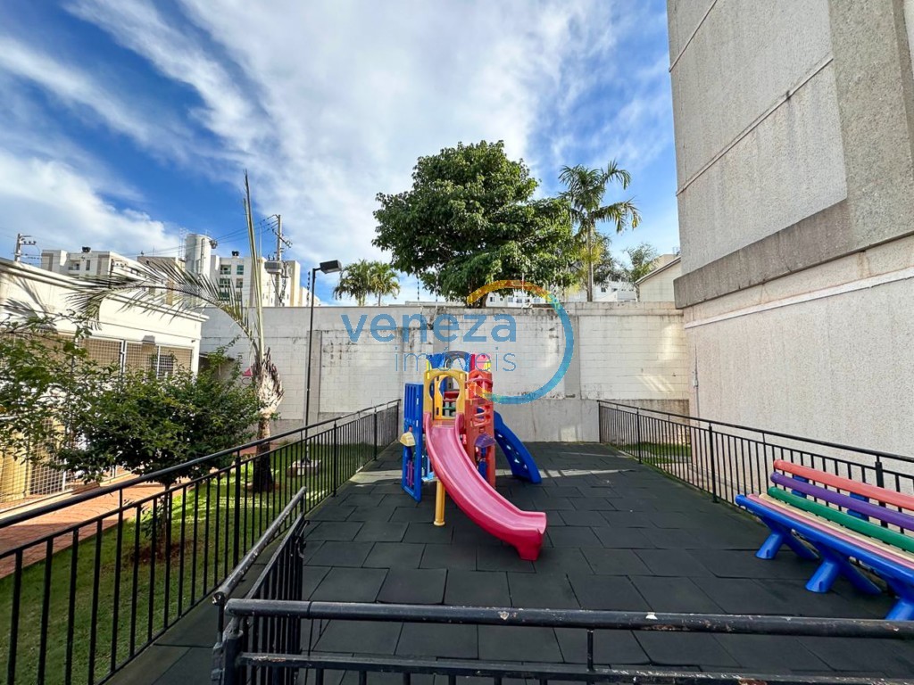 Apartamento à venda no bairro Cidade Industrial II de Londrina com 45m<sup>2</sup> útil, 2 quartos, 1 vaga de garagem