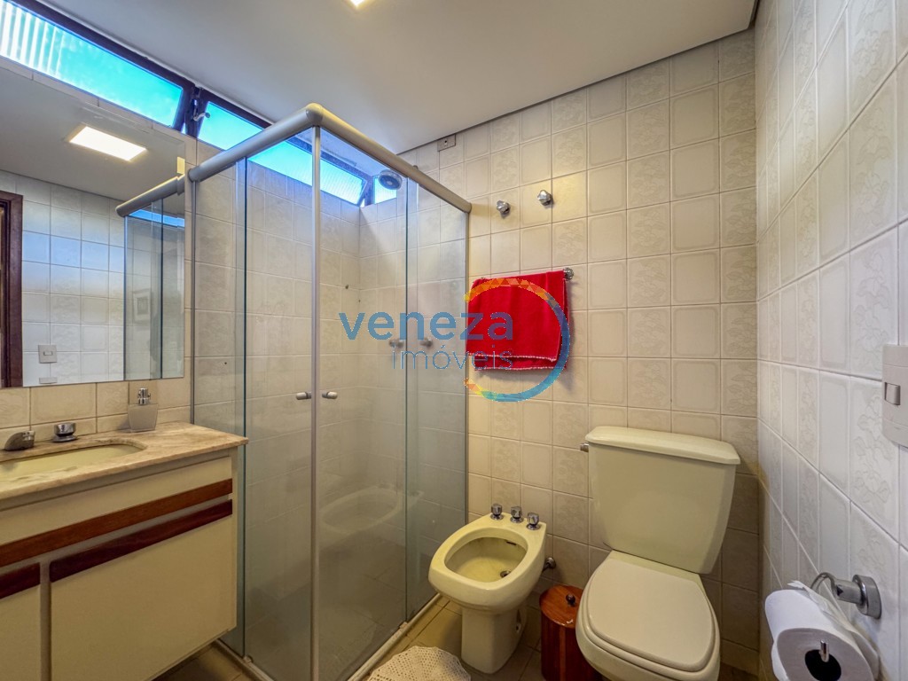 Apartamento à venda no bairro Centro de Londrina com 100m<sup>2</sup> útil, 3 quartos, 1 vaga de garagem