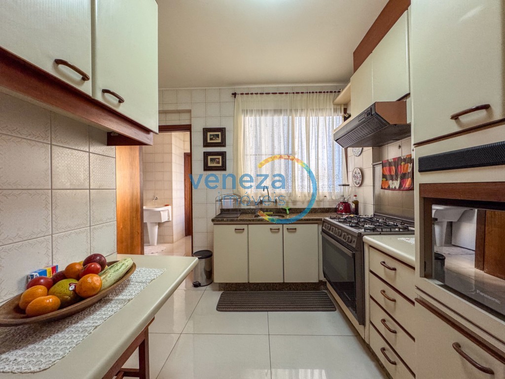 Apartamento à venda no bairro Centro de Londrina com 100m<sup>2</sup> útil, 3 quartos, 1 vaga de garagem