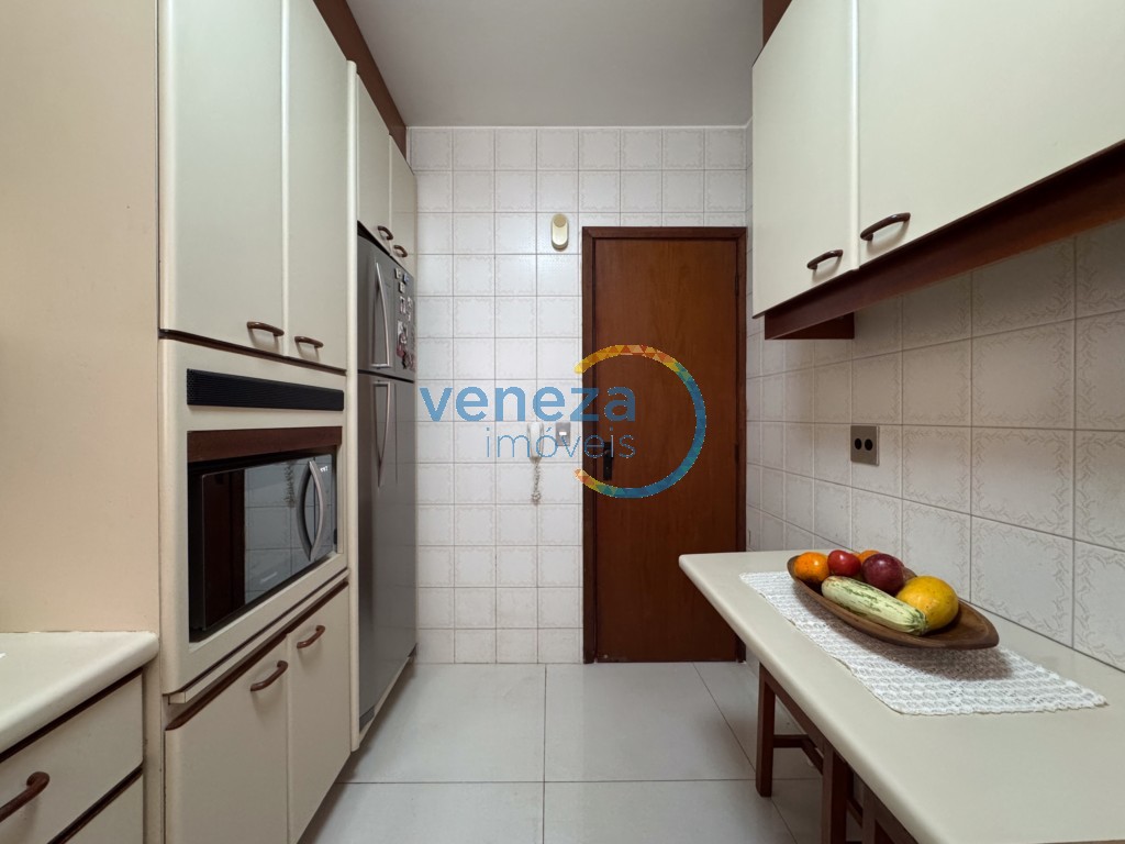 Apartamento à venda no bairro Centro de Londrina com 100m<sup>2</sup> útil, 3 quartos, 1 vaga de garagem