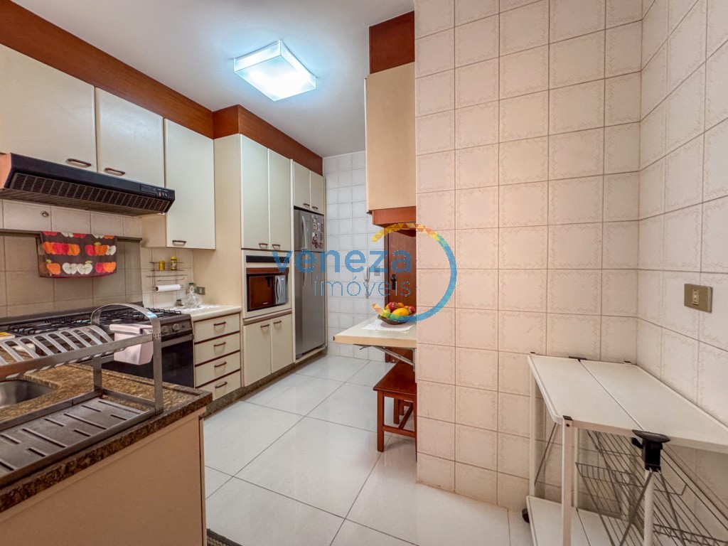 Apartamento à venda no bairro Centro de Londrina com 100m<sup>2</sup> útil, 3 quartos, 1 vaga de garagem