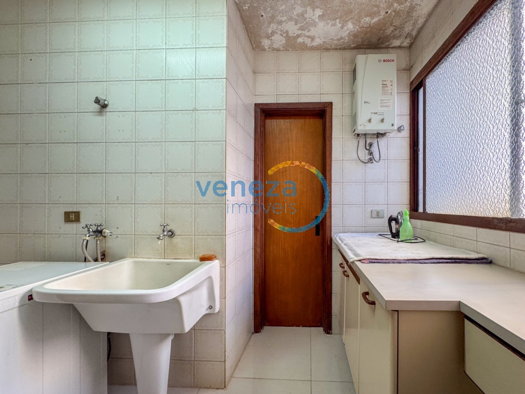 Apartamento à venda no bairro Centro de Londrina com 100m<sup>2</sup> útil, 3 quartos, 1 vaga de garagem