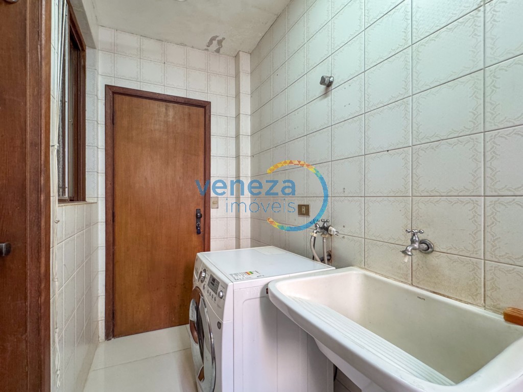 Apartamento à venda no bairro Centro de Londrina com 100m<sup>2</sup> útil, 3 quartos, 1 vaga de garagem