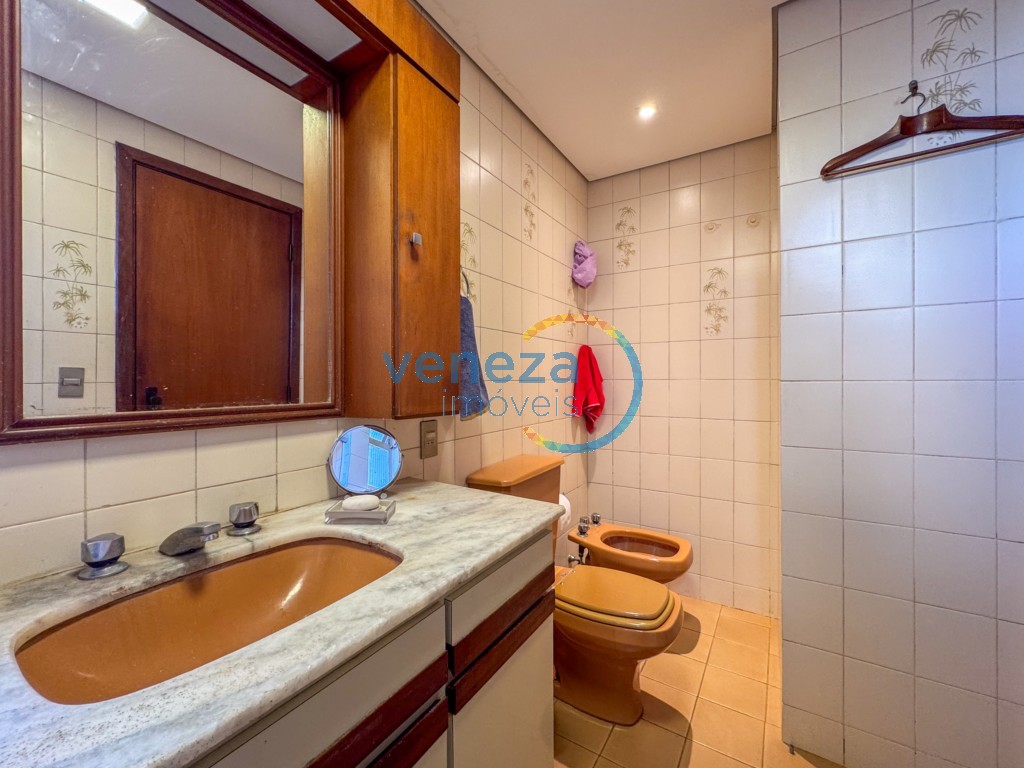 Apartamento à venda no bairro Centro de Londrina com 100m<sup>2</sup> útil, 3 quartos, 1 vaga de garagem