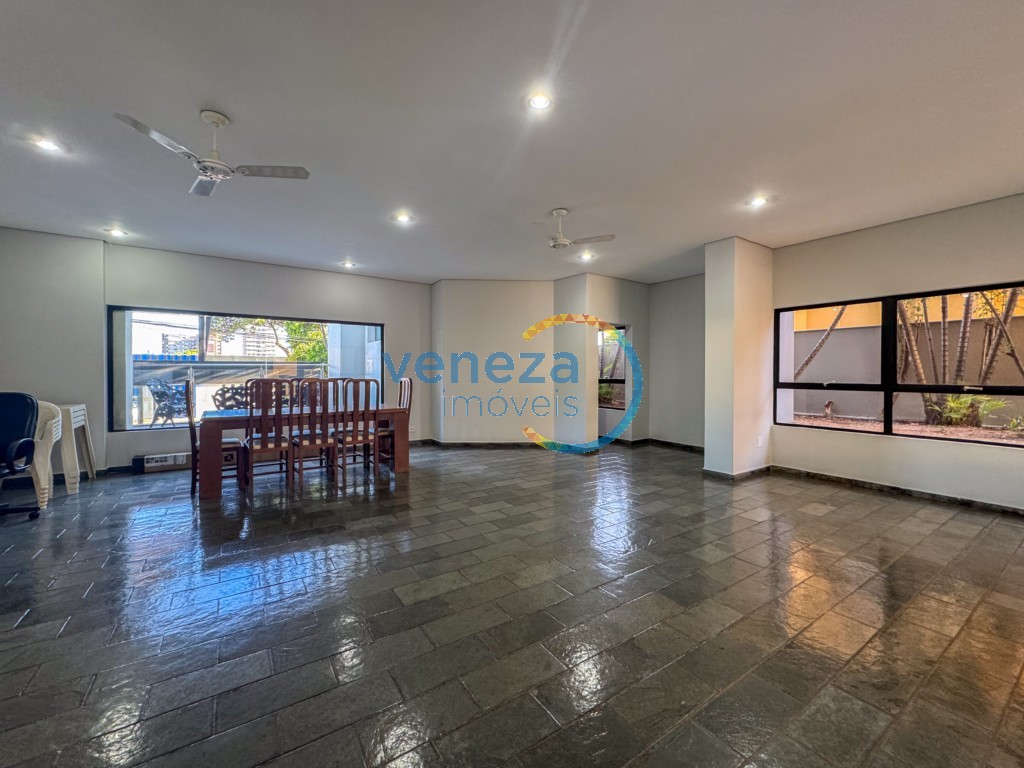 Apartamento à venda no bairro Centro de Londrina com 100m<sup>2</sup> útil, 3 quartos, 1 vaga de garagem