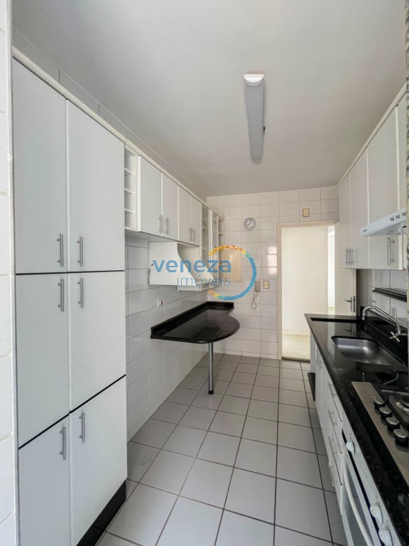 Apartamento à venda no bairro San Remo de Londrina com 82m<sup>2</sup> útil, 3 quartos, 1 vaga de garagem