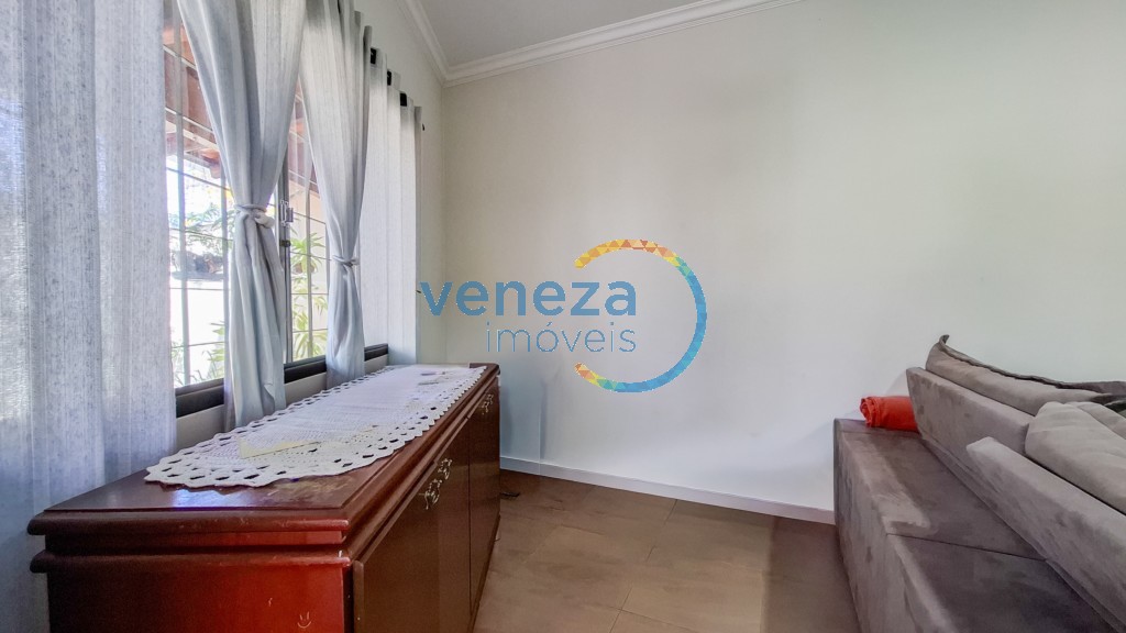 Casa Residencial à venda no bairro Neman Sahyun de Londrina com 116m<sup>2</sup> útil, 4 quartos, 2 vagas de garagem