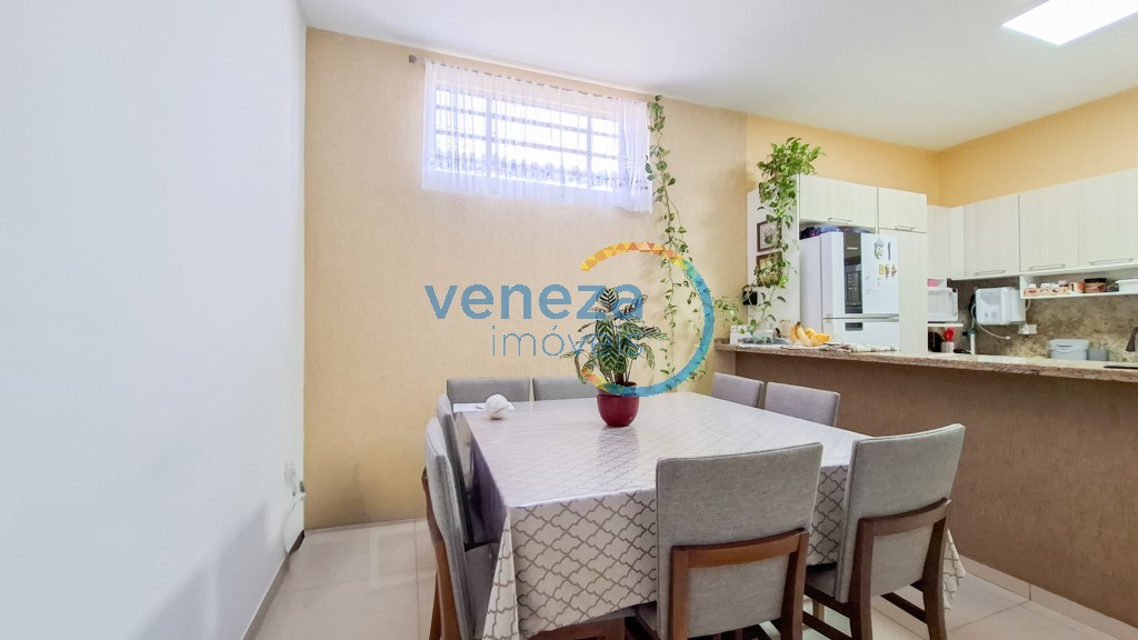 Casa Residencial à venda no bairro Neman Sahyun de Londrina com 116m<sup>2</sup> útil, 4 quartos, 2 vagas de garagem