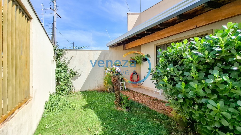 Casa Residencial à venda no bairro Neman Sahyun de Londrina com 116m<sup>2</sup> útil, 4 quartos, 2 vagas de garagem