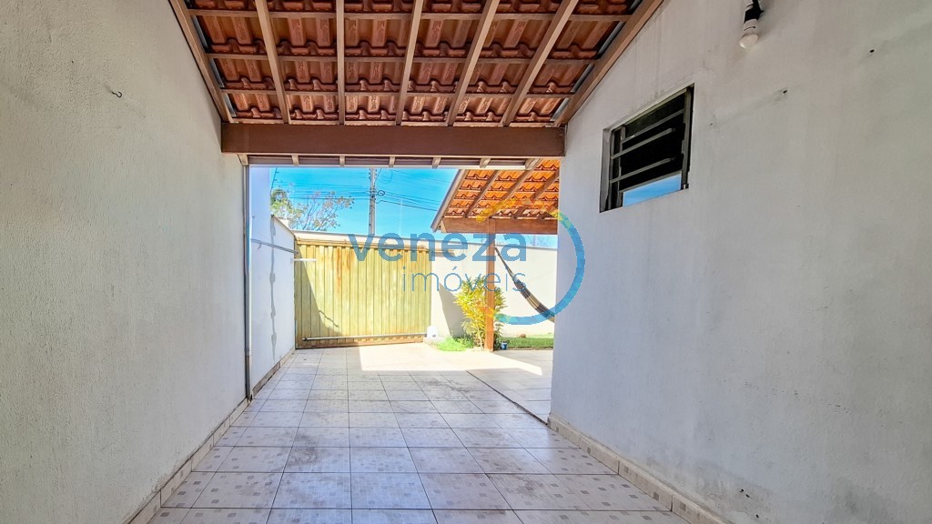 Casa Residencial à venda no bairro Neman Sahyun de Londrina com 116m<sup>2</sup> útil, 4 quartos, 2 vagas de garagem