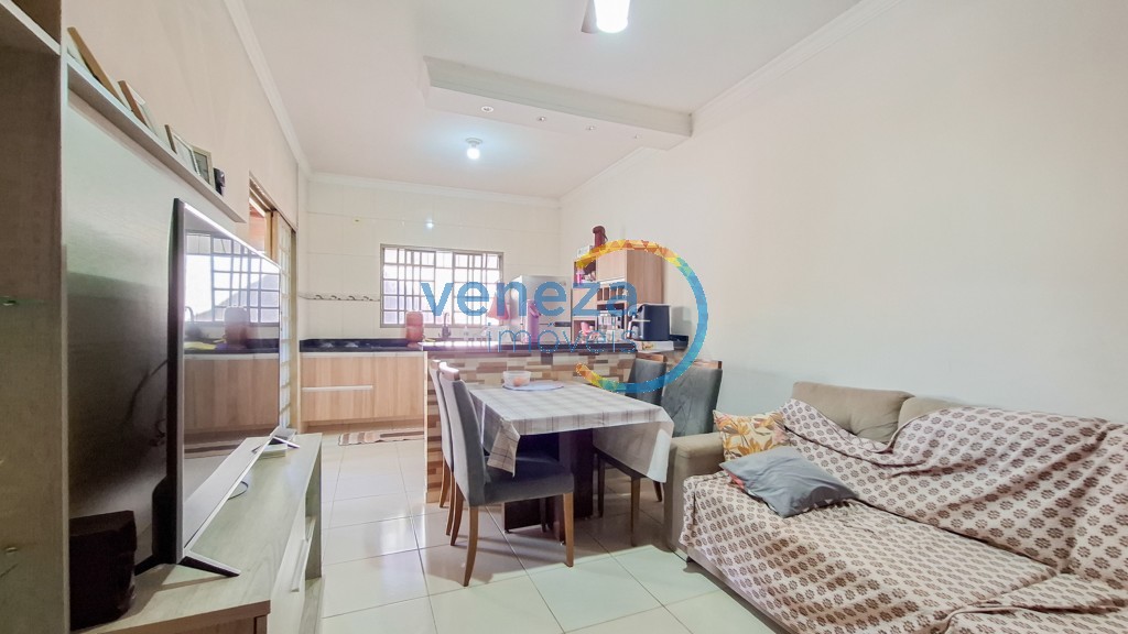 Casa Residencial à venda no bairro Neman Sahyun de Londrina com 116m<sup>2</sup> útil, 4 quartos, 2 vagas de garagem