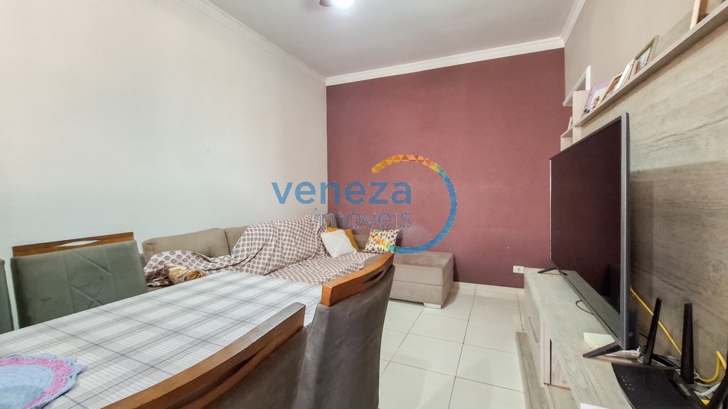 Casa Residencial à venda no bairro Neman Sahyun de Londrina com 116m<sup>2</sup> útil, 4 quartos, 2 vagas de garagem