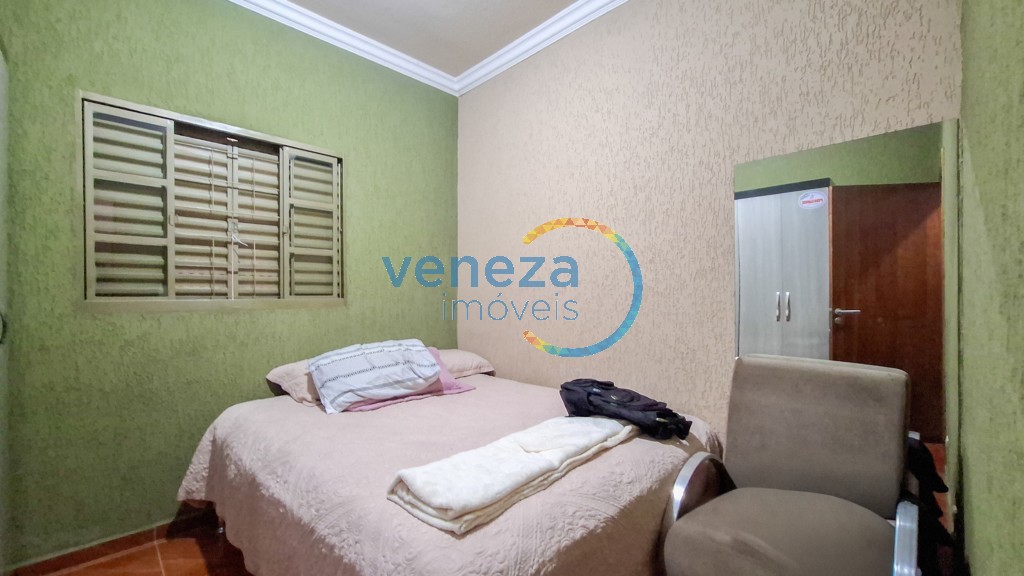 Casa Residencial à venda no bairro Neman Sahyun de Londrina com 116m<sup>2</sup> útil, 4 quartos, 2 vagas de garagem