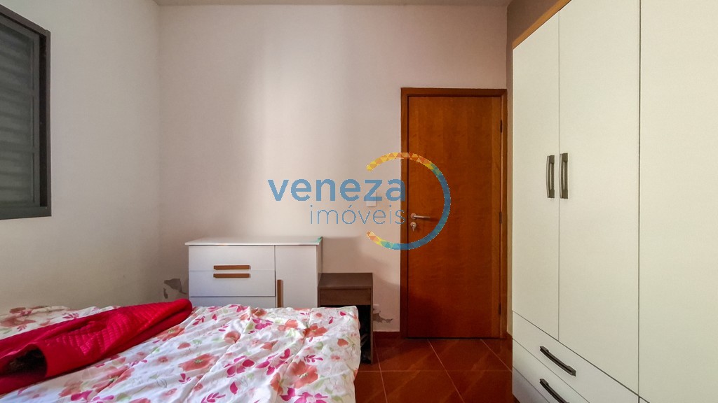 Casa Residencial à venda no bairro Neman Sahyun de Londrina com 116m<sup>2</sup> útil, 4 quartos, 2 vagas de garagem