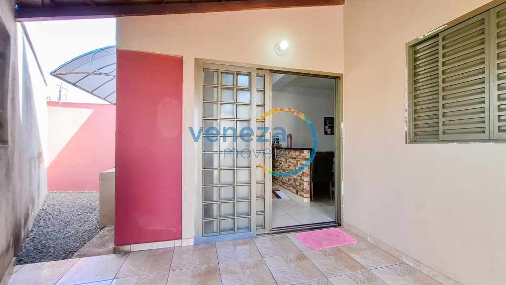 Casa Residencial à venda no bairro Neman Sahyun de Londrina com 116m<sup>2</sup> útil, 4 quartos, 2 vagas de garagem