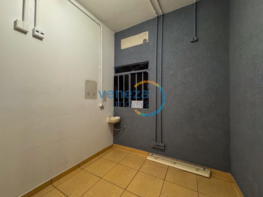 Casa Comercial para locação no bairro Ipiranga de Londrina com 229.64m<sup>2</sup> útil, 4 vagas de garagem