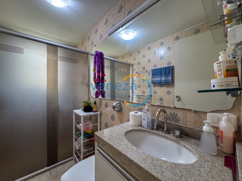 Apartamento para locação no bairro Ipiranga de Londrina com 73m<sup>2</sup> útil, 2 quartos, 1 vaga de garagem
