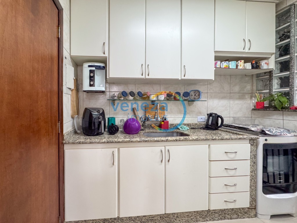 Apartamento para locação no bairro Ipiranga de Londrina com 73m<sup>2</sup> útil, 2 quartos, 1 vaga de garagem