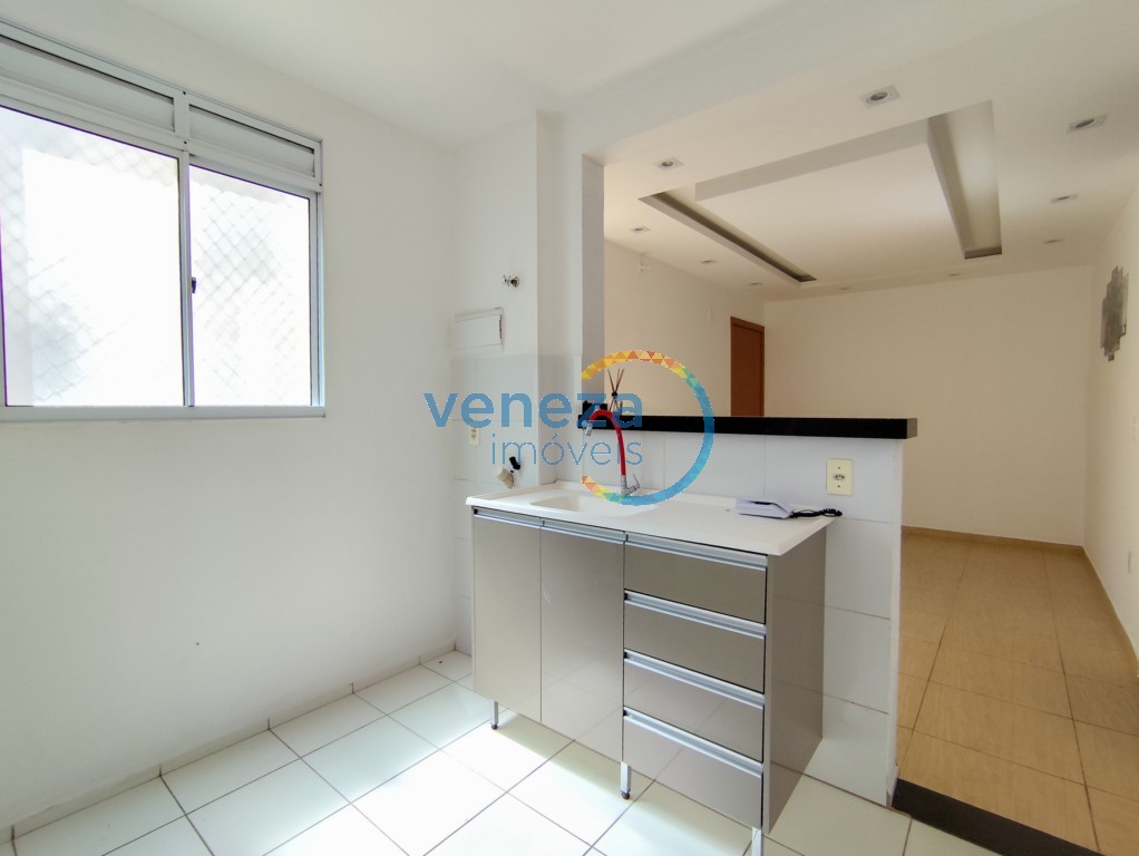 Apartamento à venda no bairro Ouro Verde de Londrina com 45m<sup>2</sup> útil, 2 quartos, 1 vaga de garagem