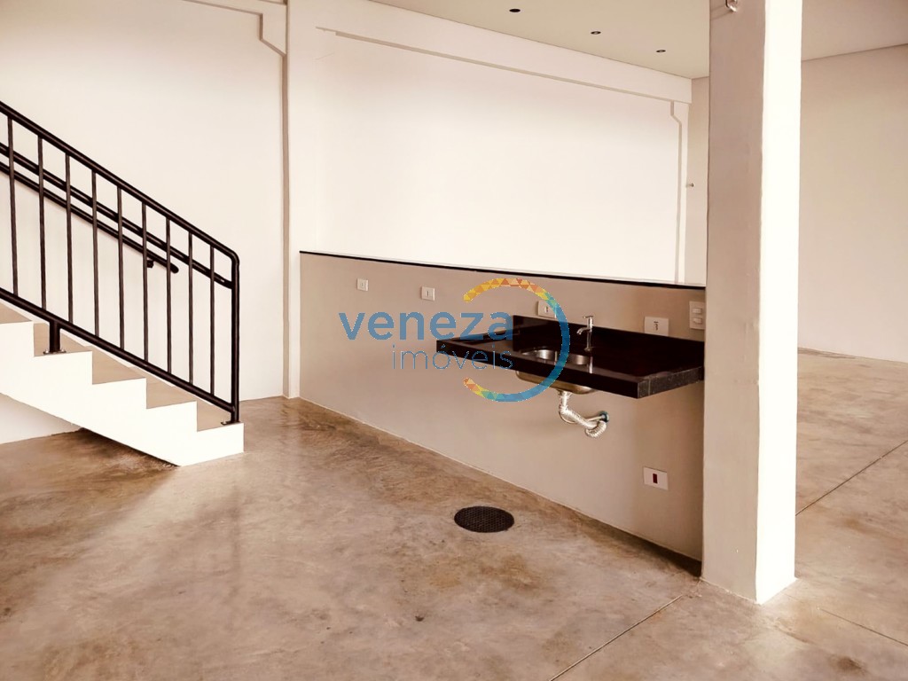 Salão-loja para locação no bairro Kennedy de Londrina com 226m<sup>2</sup> útil, 8 vagas de garagem