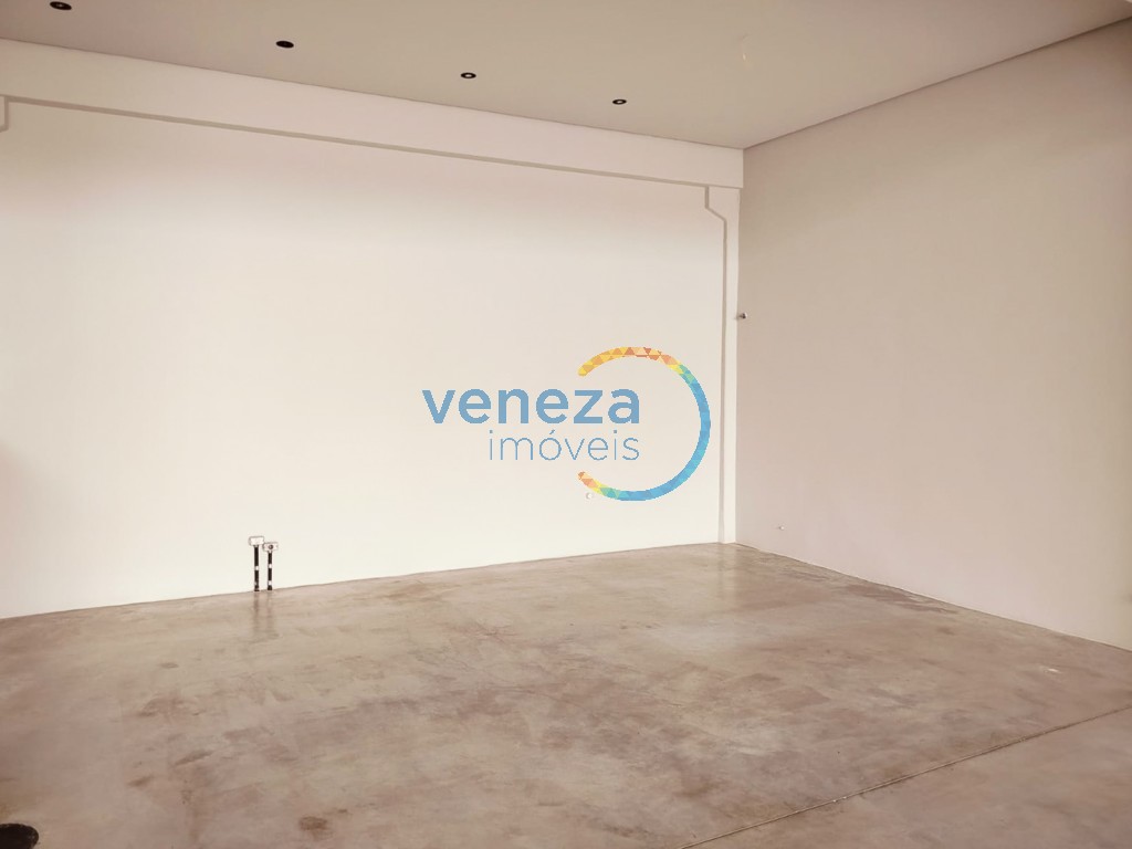 Salão-loja para locação no bairro Kennedy de Londrina com 226m<sup>2</sup> útil, 8 vagas de garagem