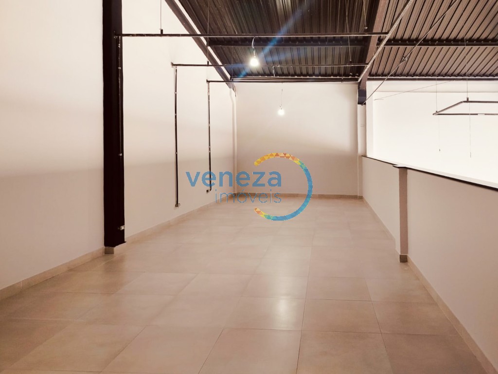 Salão-loja para locação no bairro Kennedy de Londrina com 226m<sup>2</sup> útil, 8 vagas de garagem