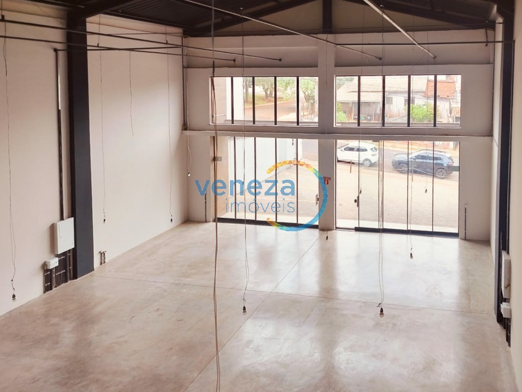 Salão-loja para locação no bairro Kennedy de Londrina com 226m<sup>2</sup> útil, 8 vagas de garagem