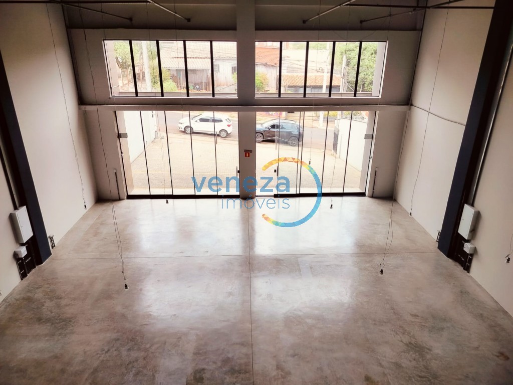 Salão-loja para locação no bairro Kennedy de Londrina com 226m<sup>2</sup> útil, 8 vagas de garagem