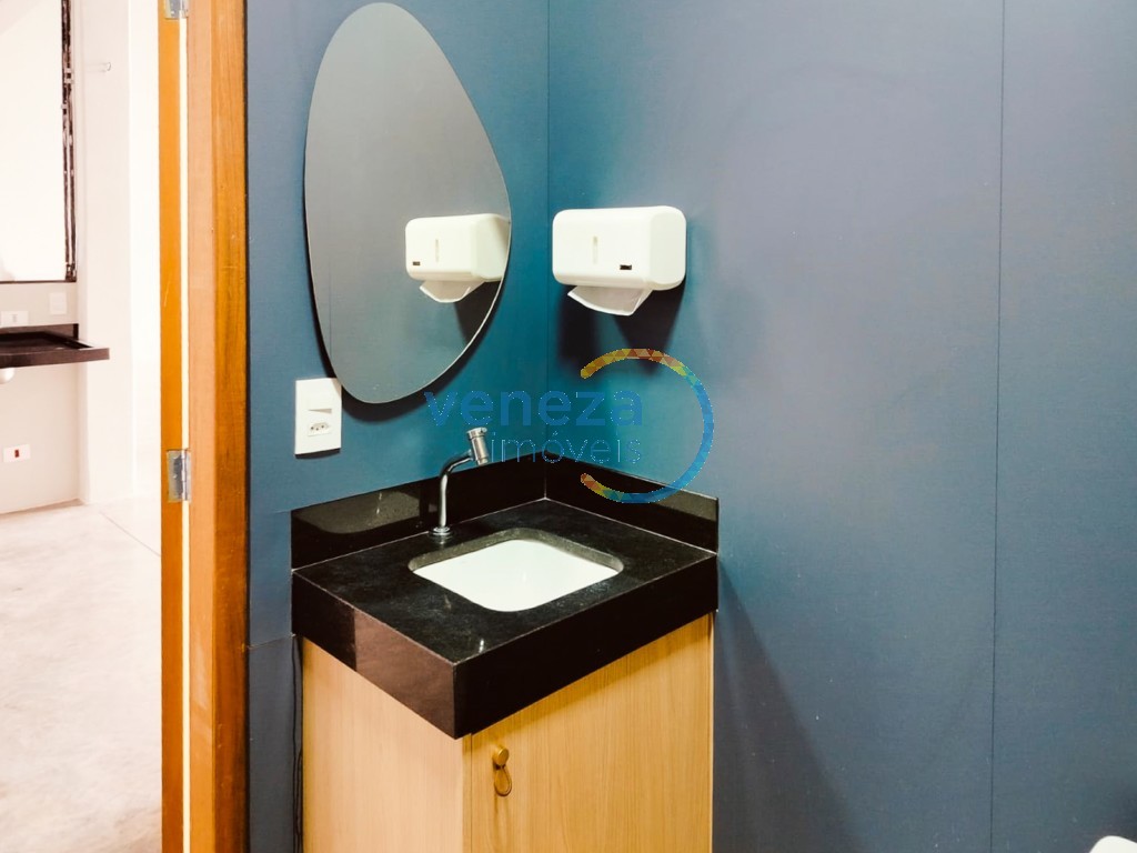 Salão-loja para locação no bairro Kennedy de Londrina com 226m<sup>2</sup> útil, 8 vagas de garagem