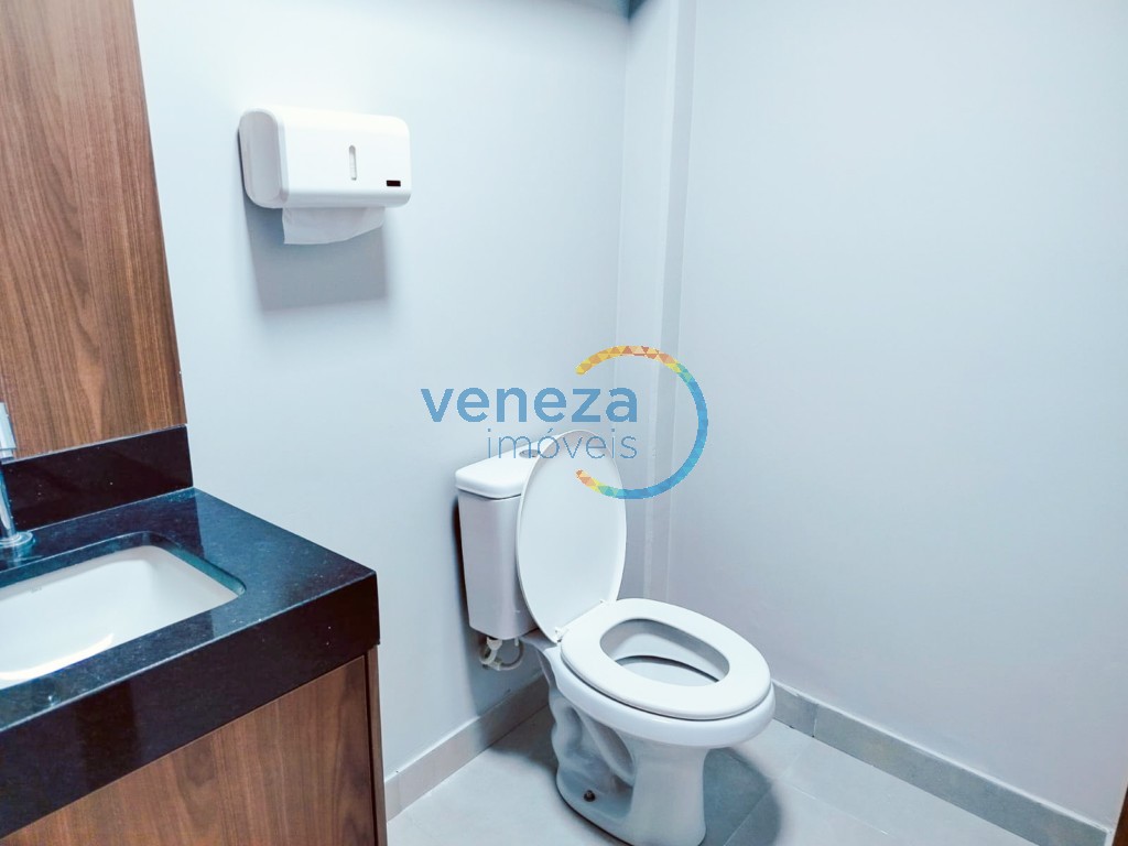 Salão-loja para locação no bairro Kennedy de Londrina com 226m<sup>2</sup> útil, 8 vagas de garagem