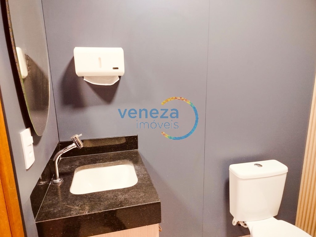 Salão-loja para locação no bairro Kennedy de Londrina com 226m<sup>2</sup> útil, 8 vagas de garagem