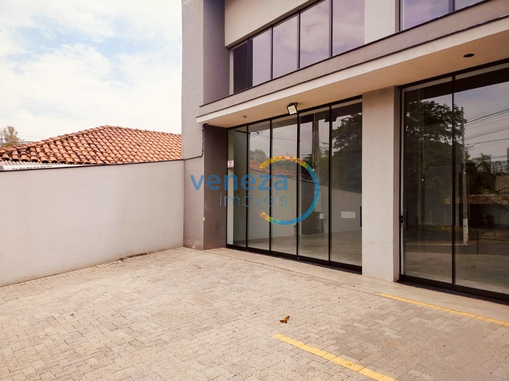 Salão-loja para locação no bairro Kennedy de Londrina com 226m<sup>2</sup> útil, 8 vagas de garagem