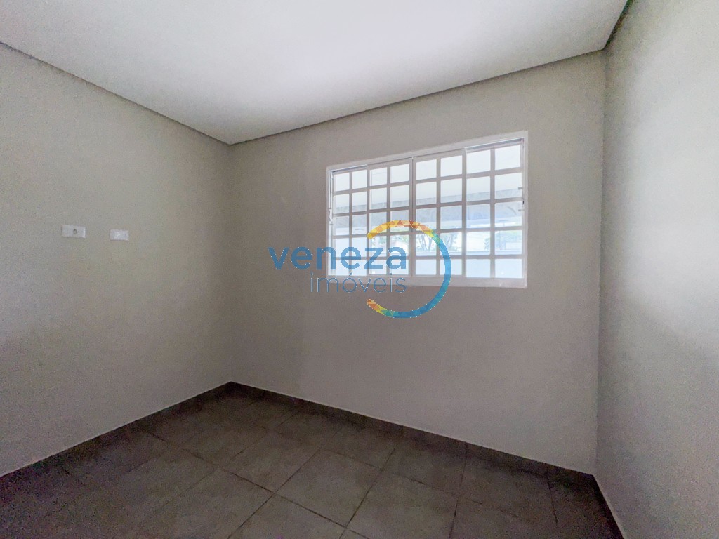 Casa Residencial à venda no bairro Barbeta de Londrina com 82m<sup>2</sup> útil, 2 quartos, 2 vagas de garagem