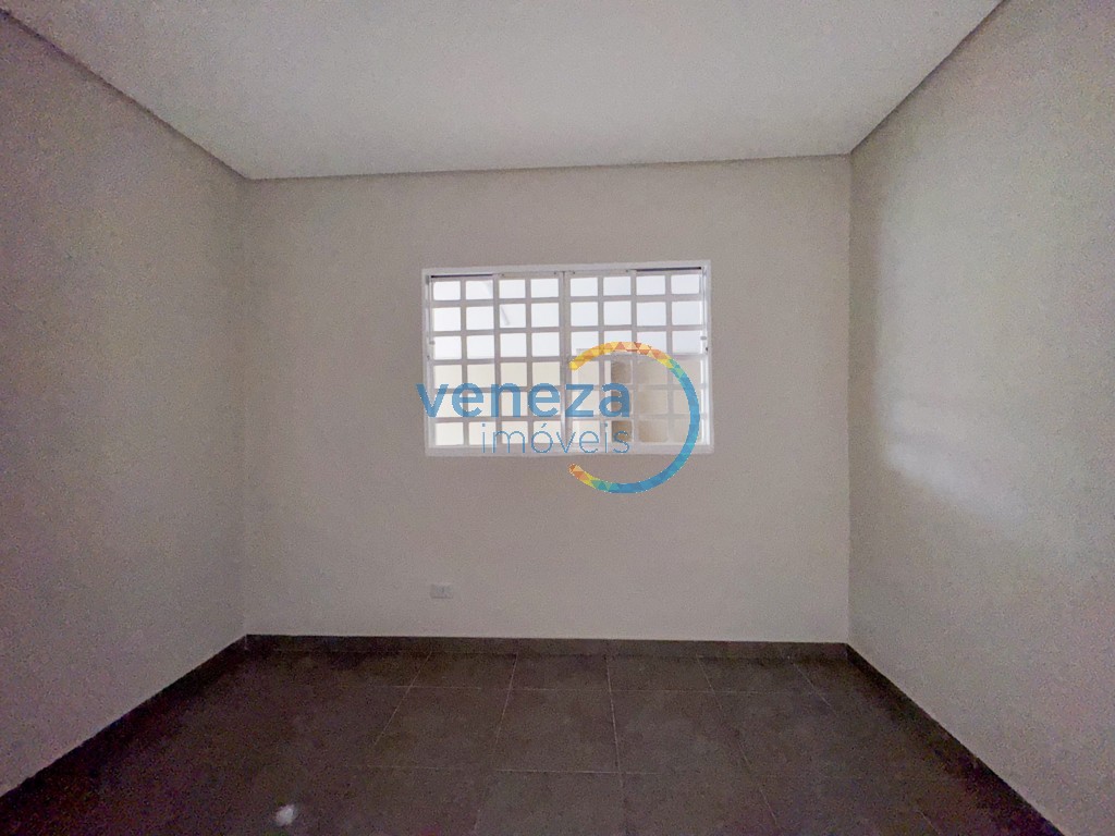 Casa Residencial à venda no bairro Barbeta de Londrina com 82m<sup>2</sup> útil, 2 quartos, 2 vagas de garagem