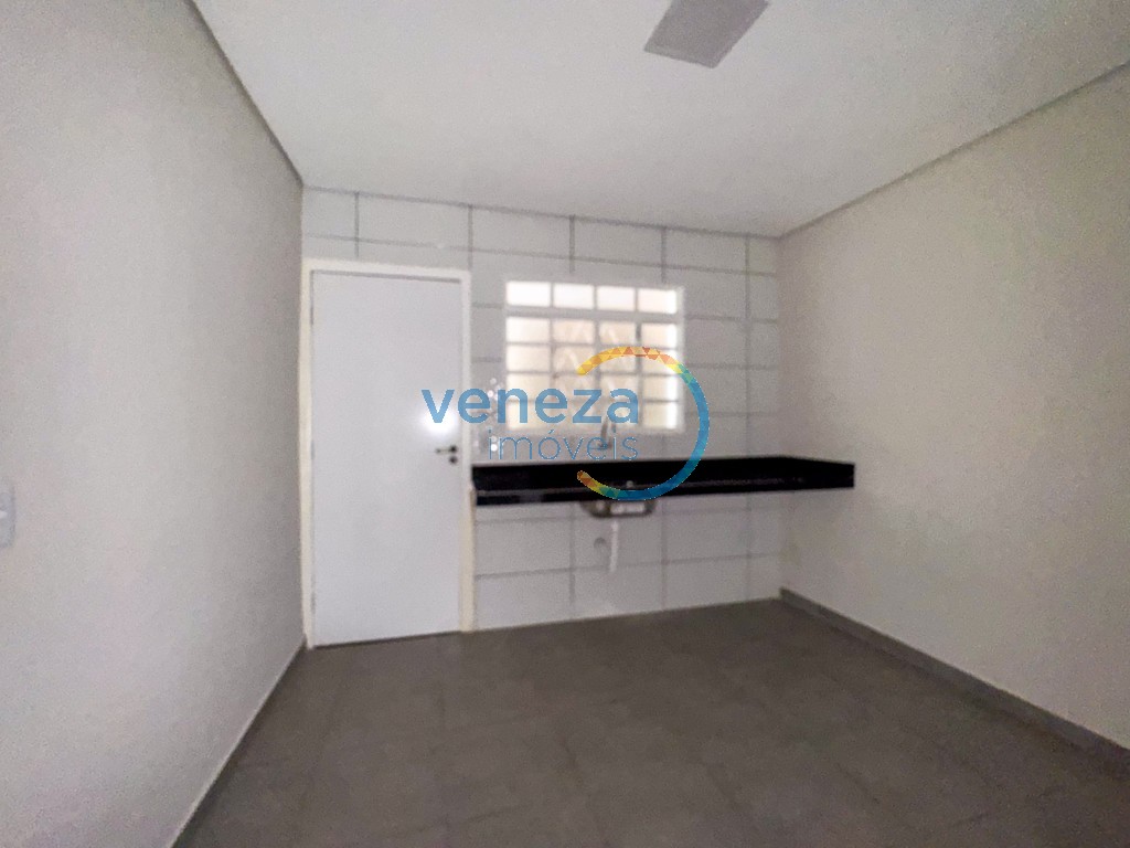 Casa Residencial à venda no bairro Barbeta de Londrina com 82m<sup>2</sup> útil, 2 quartos, 2 vagas de garagem