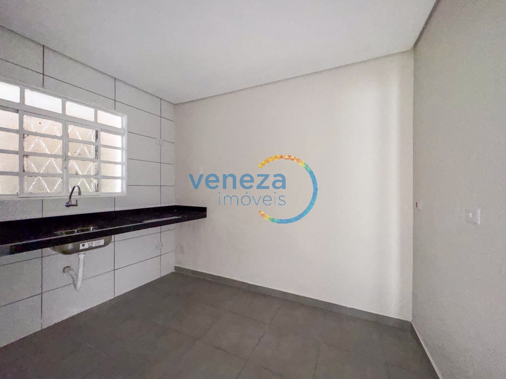 Casa Residencial à venda no bairro Barbeta de Londrina com 82m<sup>2</sup> útil, 2 quartos, 2 vagas de garagem