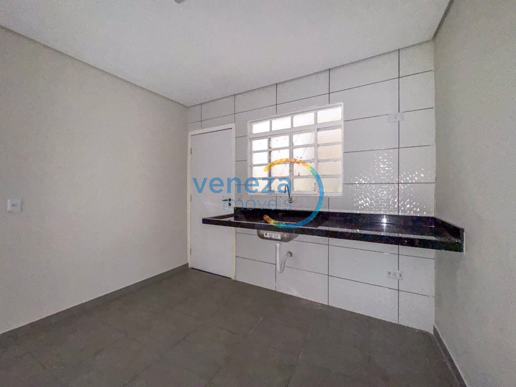 Casa Residencial à venda no bairro Barbeta de Londrina com 82m<sup>2</sup> útil, 2 quartos, 2 vagas de garagem