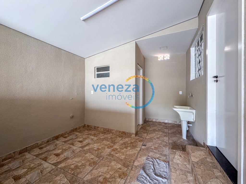 Casa Residencial à venda no bairro Barbeta de Londrina com 82m<sup>2</sup> útil, 2 quartos, 2 vagas de garagem