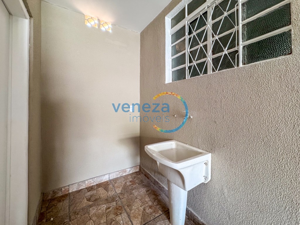 Casa Residencial à venda no bairro Barbeta de Londrina com 82m<sup>2</sup> útil, 2 quartos, 2 vagas de garagem