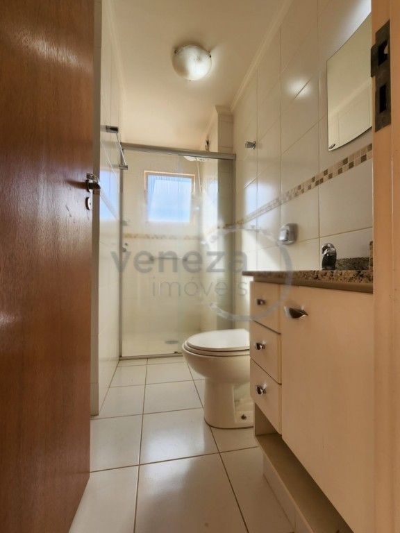 Apartamento à venda no bairro Centro de Londrina com 66.65m<sup>2</sup> útil, 2 quartos, 1 vaga de garagem