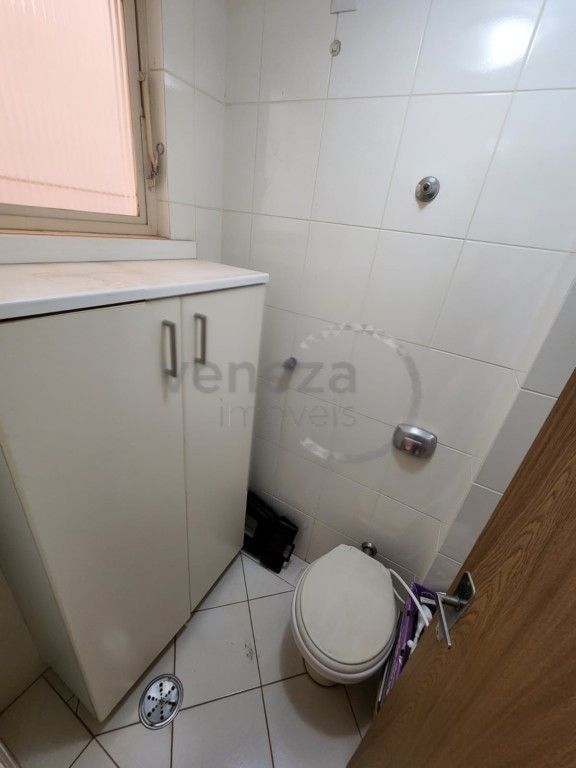 Apartamento à venda no bairro Centro de Londrina com 66.65m<sup>2</sup> útil, 2 quartos, 1 vaga de garagem