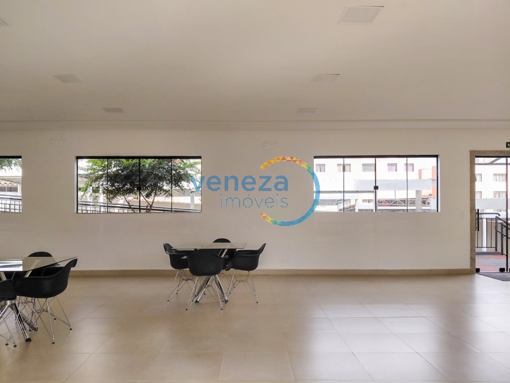 Apartamento à venda no bairro Jamaica de Londrina com 56.54m<sup>2</sup> útil, 2 quartos, 1 vaga de garagem