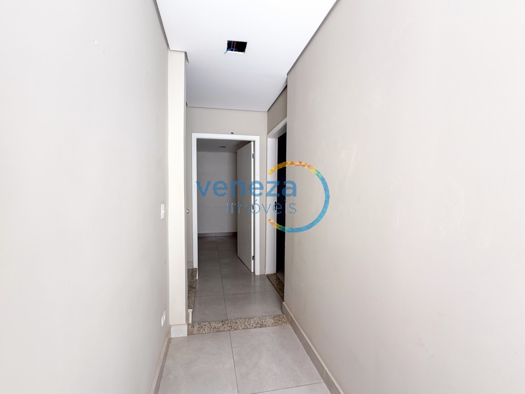 Casa Comercial à venda no bairro Centro de Londrina com 180m<sup>2</sup> útil, 4 vagas de garagem