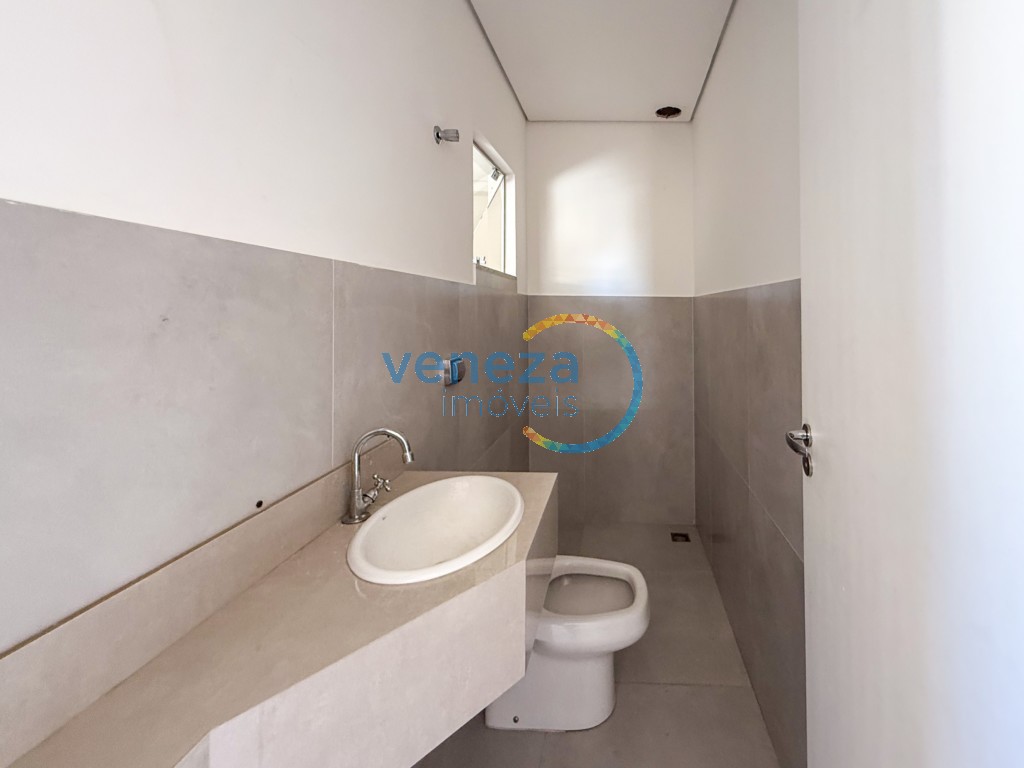 Casa Comercial à venda no bairro Centro de Londrina com 180m<sup>2</sup> útil, 4 vagas de garagem