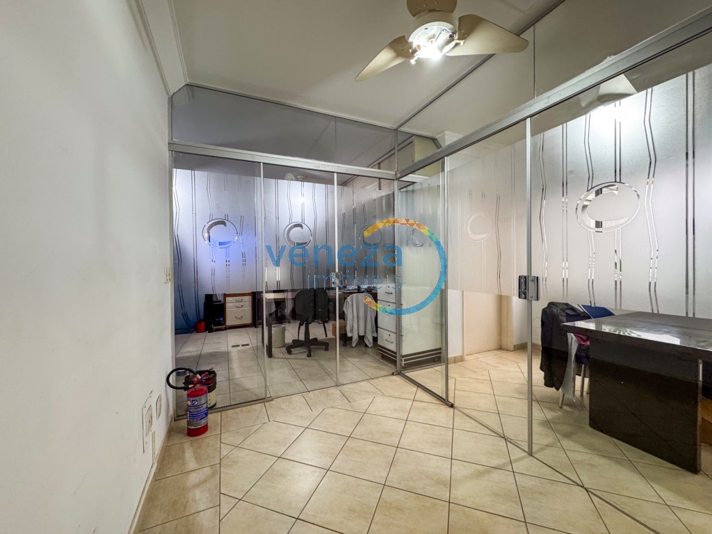 Prédio Comercial à venda no bairro Guanabara de Londrina com 141.79m<sup>2</sup> útil, 7 vagas de garagem