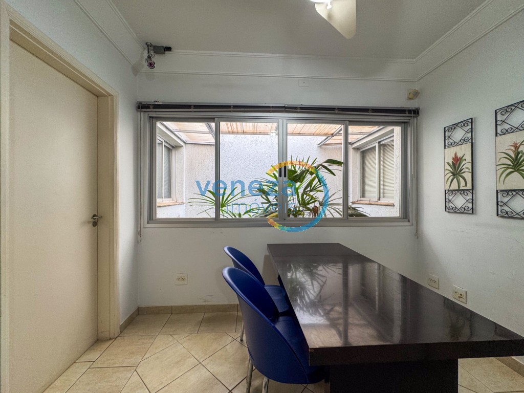 Prédio Comercial à venda no bairro Guanabara de Londrina com 141.79m<sup>2</sup> útil, 7 vagas de garagem