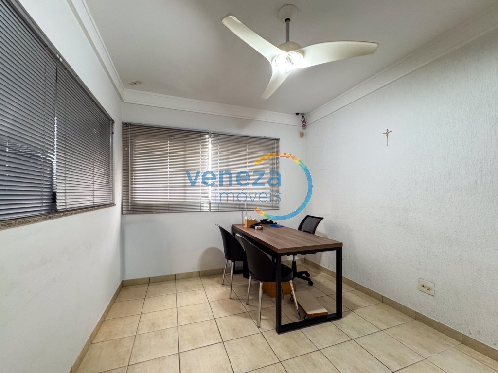 Prédio Comercial à venda no bairro Guanabara de Londrina com 141.79m<sup>2</sup> útil, 7 vagas de garagem