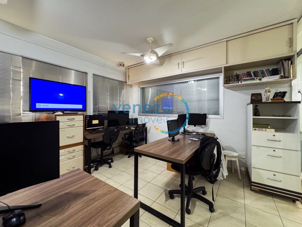 Prédio Comercial à venda no bairro Guanabara de Londrina com 141.79m<sup>2</sup> útil, 7 vagas de garagem