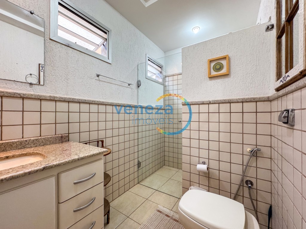 Prédio Comercial à venda no bairro Guanabara de Londrina com 141.79m<sup>2</sup> útil, 7 vagas de garagem