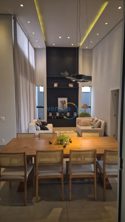 Casa Residencial à venda no bairro Gleba Palhano de Londrina com 206m<sup>2</sup> útil, 3 quartos, 2 vagas de garagem